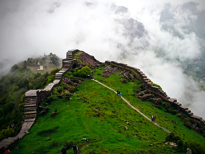 北北西に曇と往け = NORðNORðVESTUR,INN Í SKÝJABA… Smbataberd Fortress | Vayots Dzor, Armenia | Travel to the